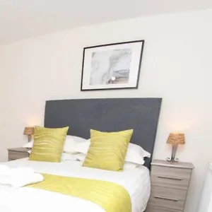 No12-luxe Living Guest Apartment- 1 Bed-garden-private Parking-wifi-beach-city Holiday home
